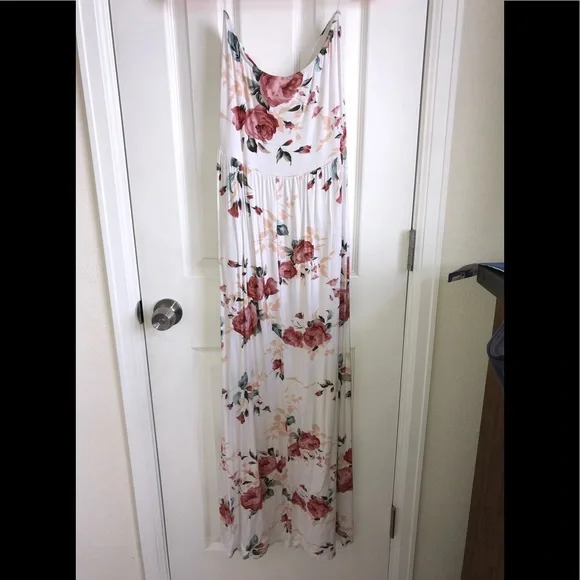 Mai Soli - white floral maxi dress- medium - Picture 3 of 6